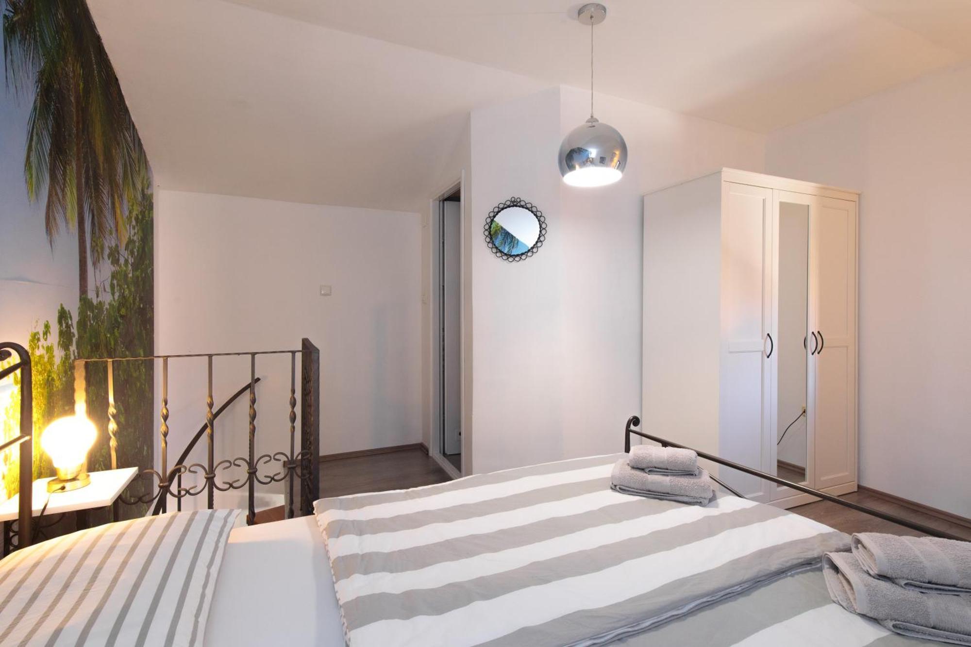 Apartments Lina Vrh  Eksteriør bilde