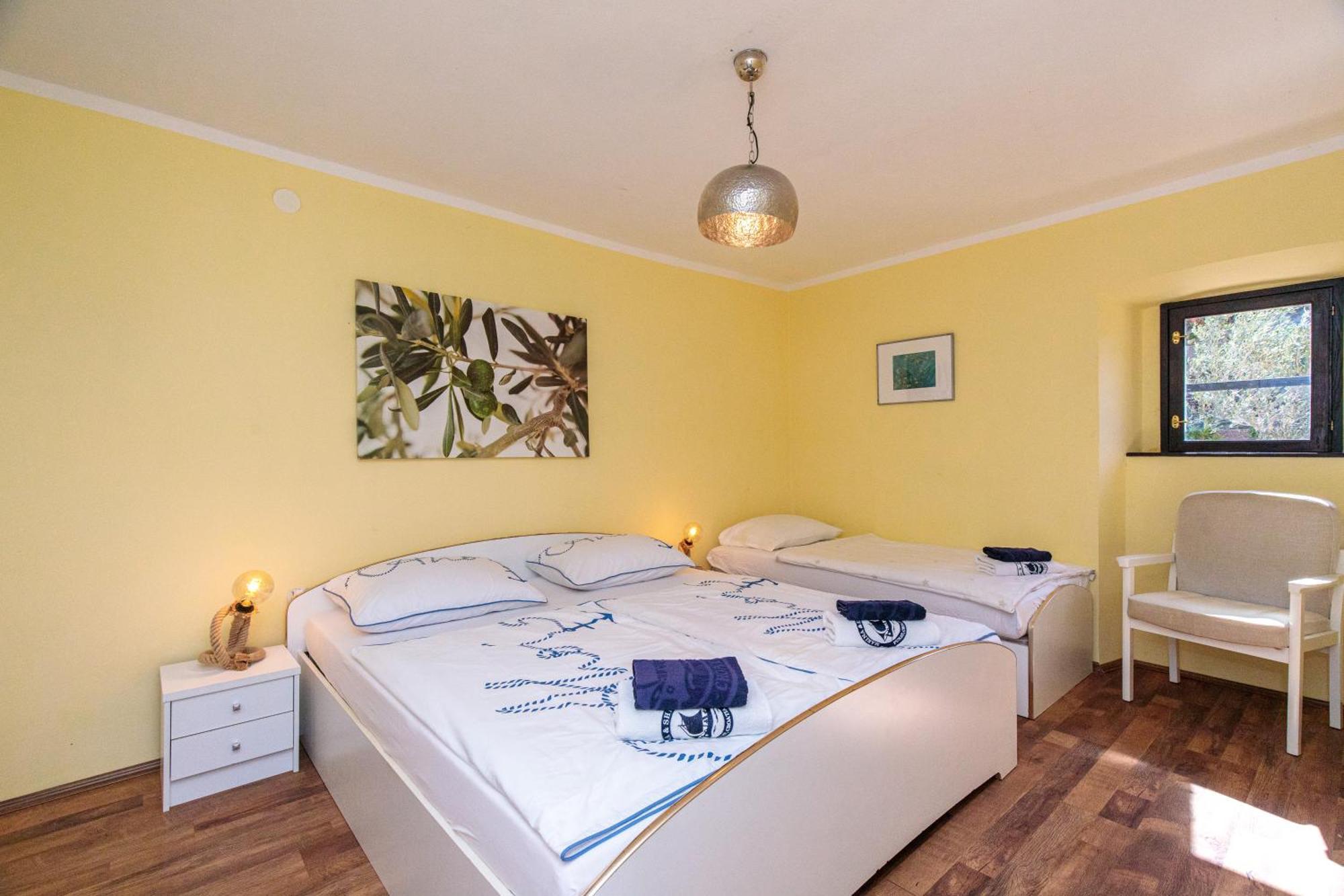 Apartments Lina Vrh  Eksteriør bilde